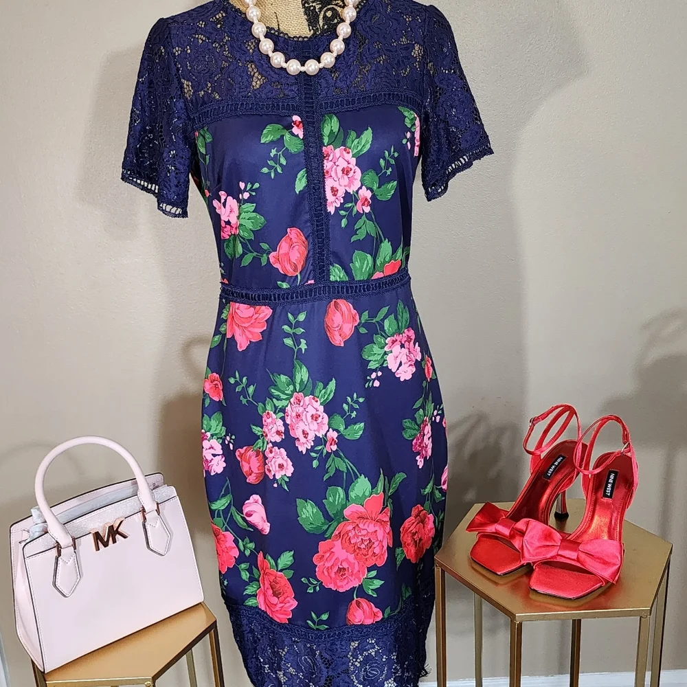 New York & Company: Navy Blue Floral: size S - Picture 2 of 3